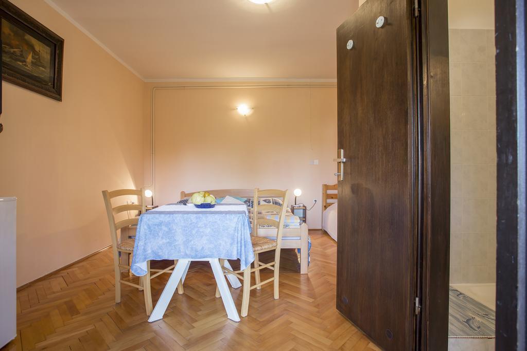 Guest House Nada 392 Pula Exterior photo